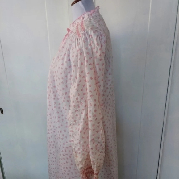 Vintage  Miss Elaine Pink White House Coat Robe Smocked Neck and CuffsVintage  M - Picture 12 of 16